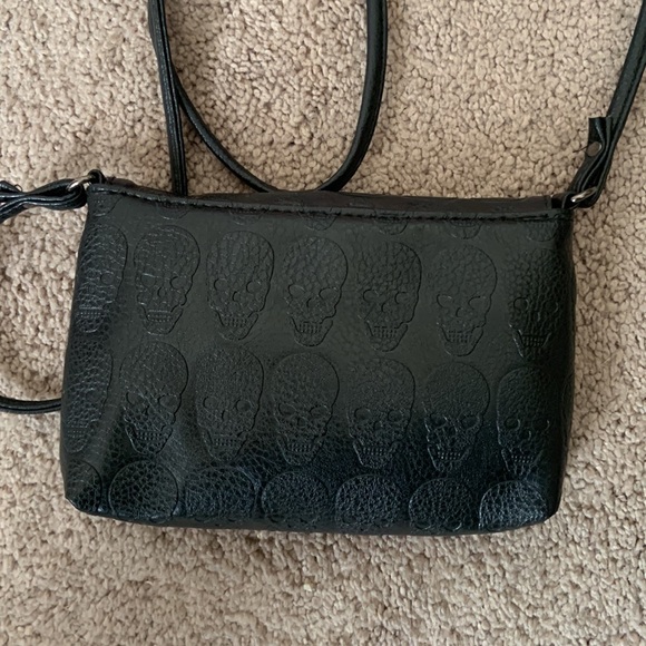 Small Black Purse with Skulls - Picture 3 of 4